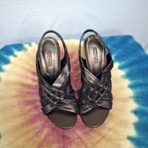 Kenneth Cole Reaction Metallic color Bronze, Leather Upper,  Size 6.5  Heels